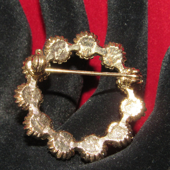 Vintage Goldtone Faux Pearl Brooch Pin 1.5" Diam. - Picture 4 of 8